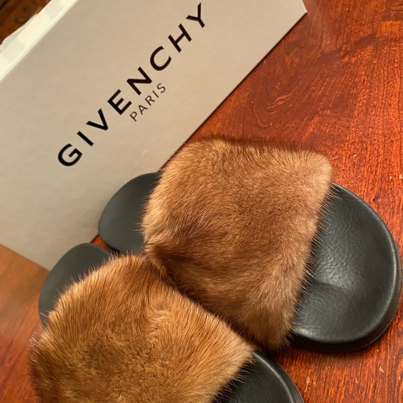 Givenchy Shoes - Givenchy Sandale Plate Slide Real Fur Dyed Mink size 8 1/2